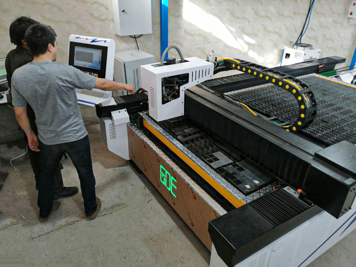 آموزش اپراتور های دستگاه های برش + نصب دستگاه در محل برای مشتریان سراسر کشور + خدمات پس از فروش دستگاه های برش لیزر + برش + برش لیزر + سی ان سی + cnc + سرویس + راه اندازی + دستگاه + آموزش + اپراتور + مانیتور + سرویس + laser operator training + training + operator training + خدمات پس از فروش دستگاه های CNC